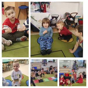 Obrazek tworzy pięć zdjęć. Na pierwszym od góry chłopiec siedzi w siadzie skrzyżnym na dywanie, pokazując w języku migowym gest oznaczający słowo "prezenty". Na zdjęciu drugim trzech chłopców. Pierwszy i drugi pokazują w Polskim Języku Migowym wyrażenie "Święty Mikołaj". Trzeci chłopiec, siedzący z boku po prawej, przygląda się. Na zdjęciu pierwszym u dołu chłopiec klęczy na dywanie i pokazuje słowo "prezenty" w Polskim Języku Migowym. Na kolejnym zdjęciu dzieci siedzą na zielonym dywanie, pochylone nad kartkami w kolorach: czerwonym, czarnym, zielonym, białym. W tle choinka. Na ostatnim zdjęciu, pod choinką siedzą dzieci ubrane na czerwono, migające słowo "prezenty" w Polskim Języku Migowym.